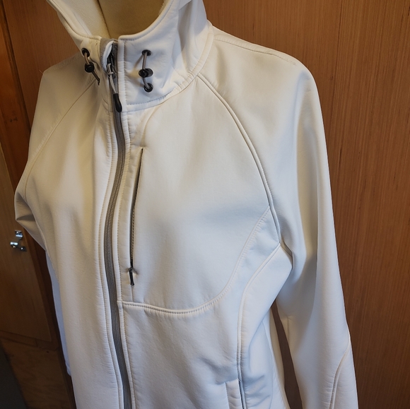 Soft shell hooded jacket. Size large - Picture 2 of 11